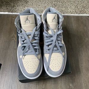 Air Jordan 1 Mid SE